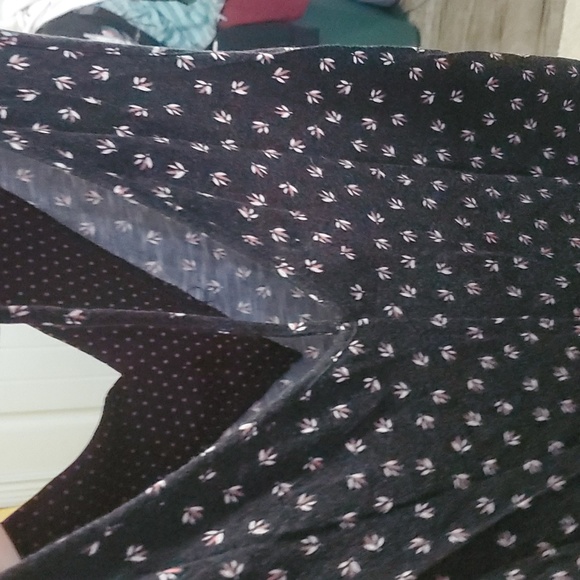 Maurcies Sleeveless Shirt - Picture 5 of 5